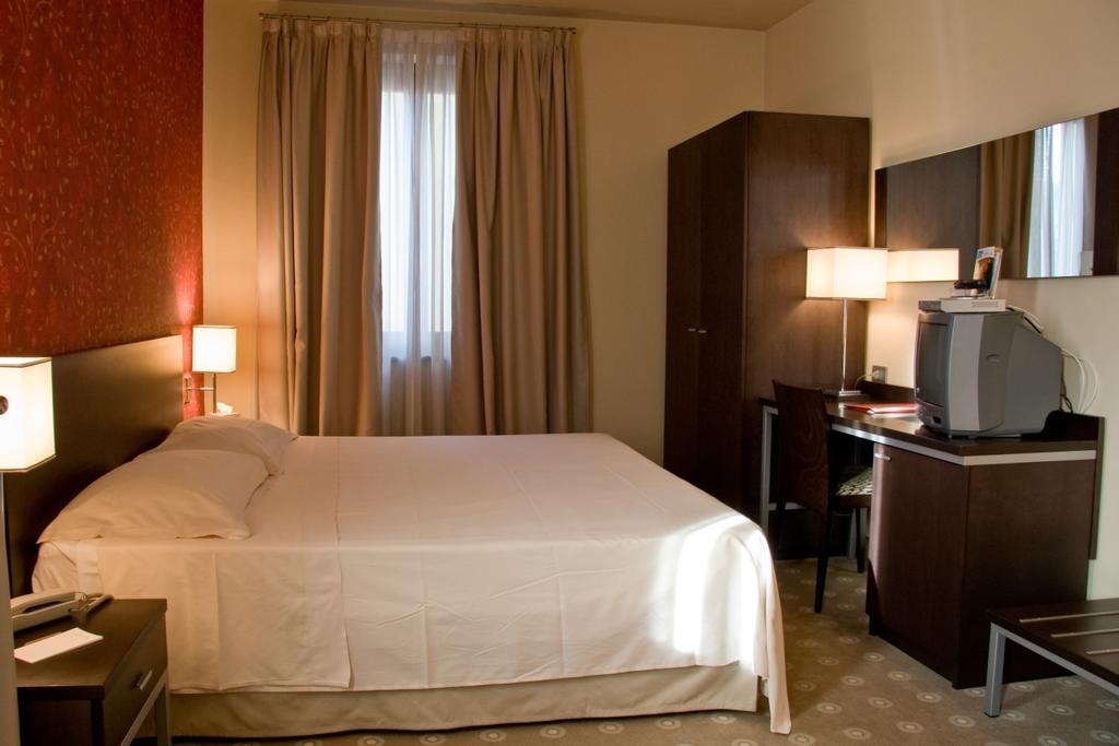 Hotel Fortyfive Chivasso Værelse billede