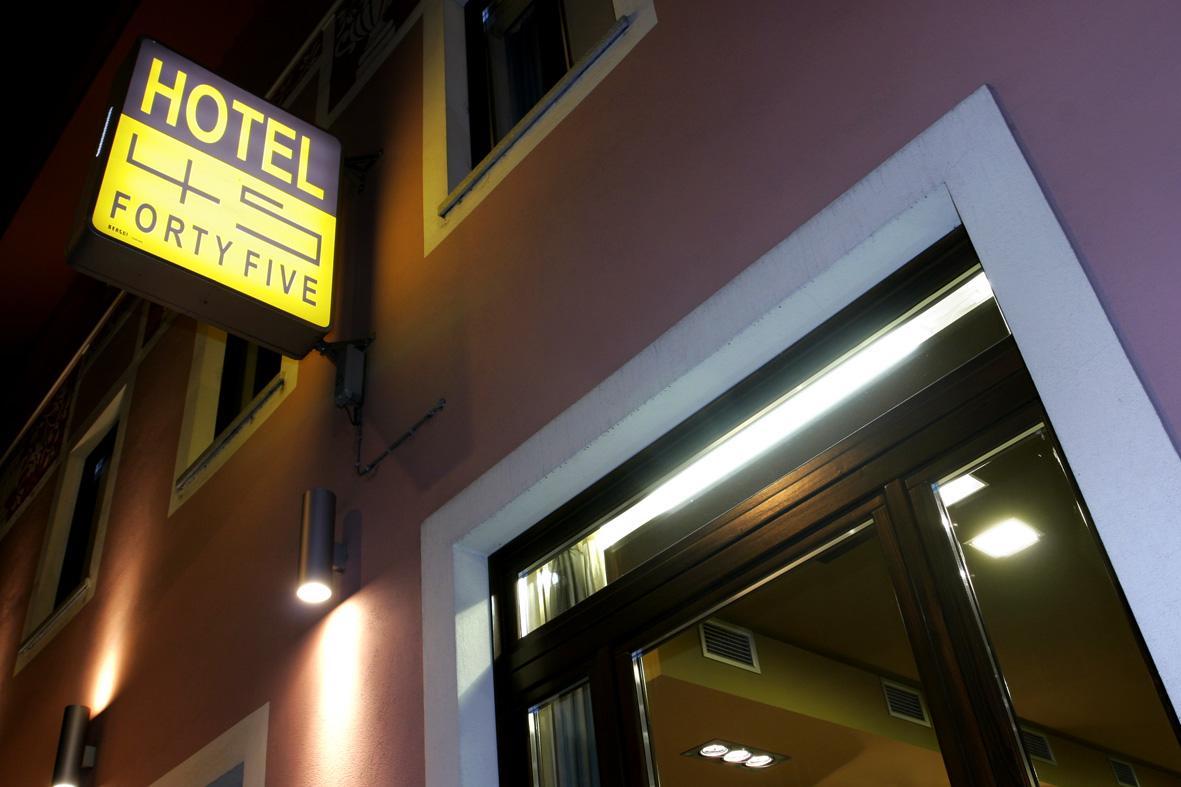 Hotel Fortyfive Chivasso Eksteriør billede